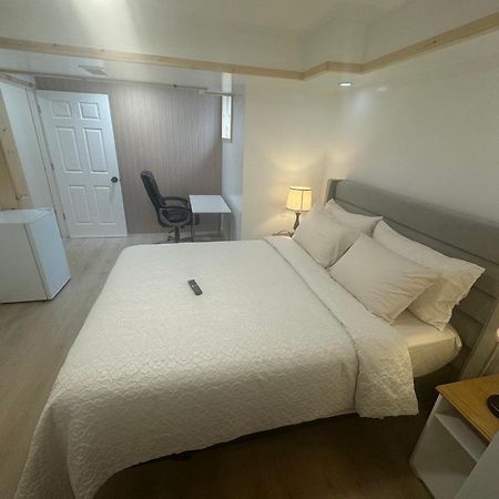 Private Entrance, Private Bathroom, Bedroom And Workspace Оттава Экстерьер фото