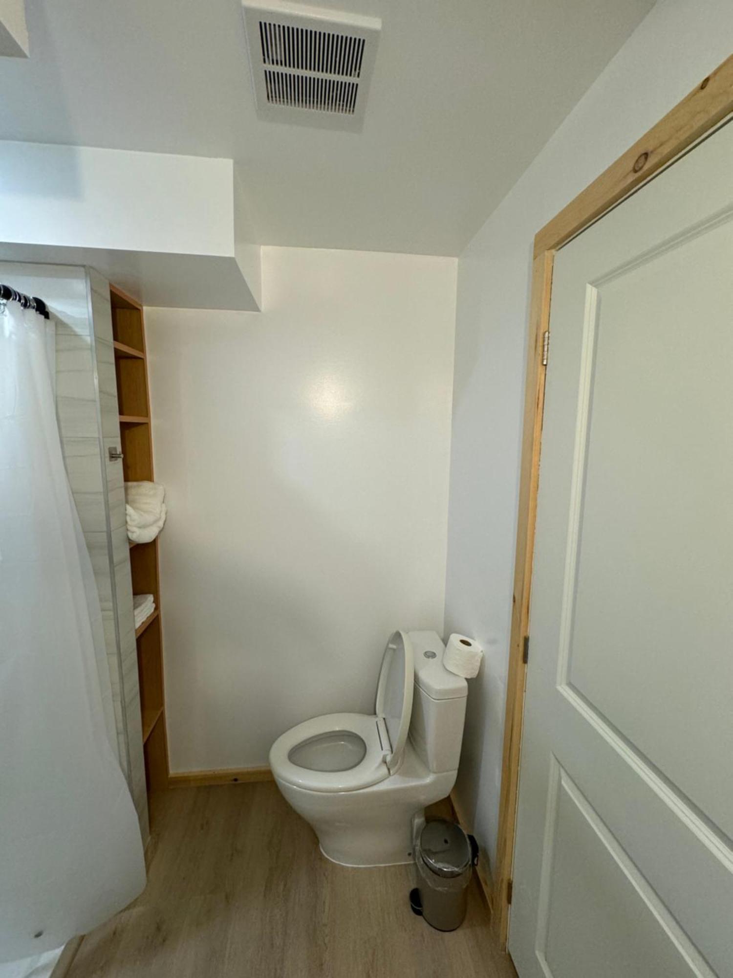 Private Entrance, Private Bathroom, Bedroom And Workspace Оттава Экстерьер фото