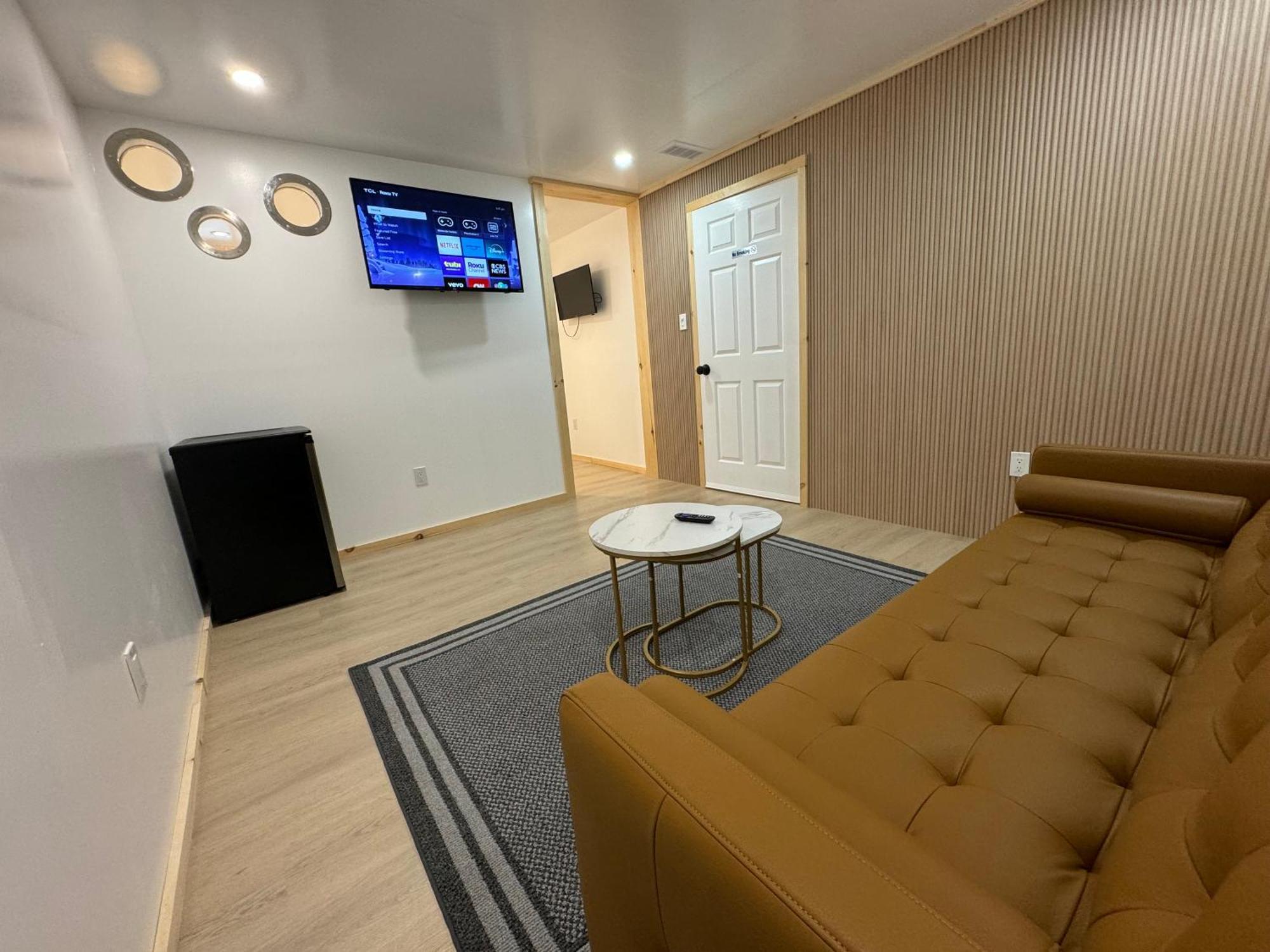 Private Entrance, Private Bathroom, Bedroom And Workspace Оттава Экстерьер фото