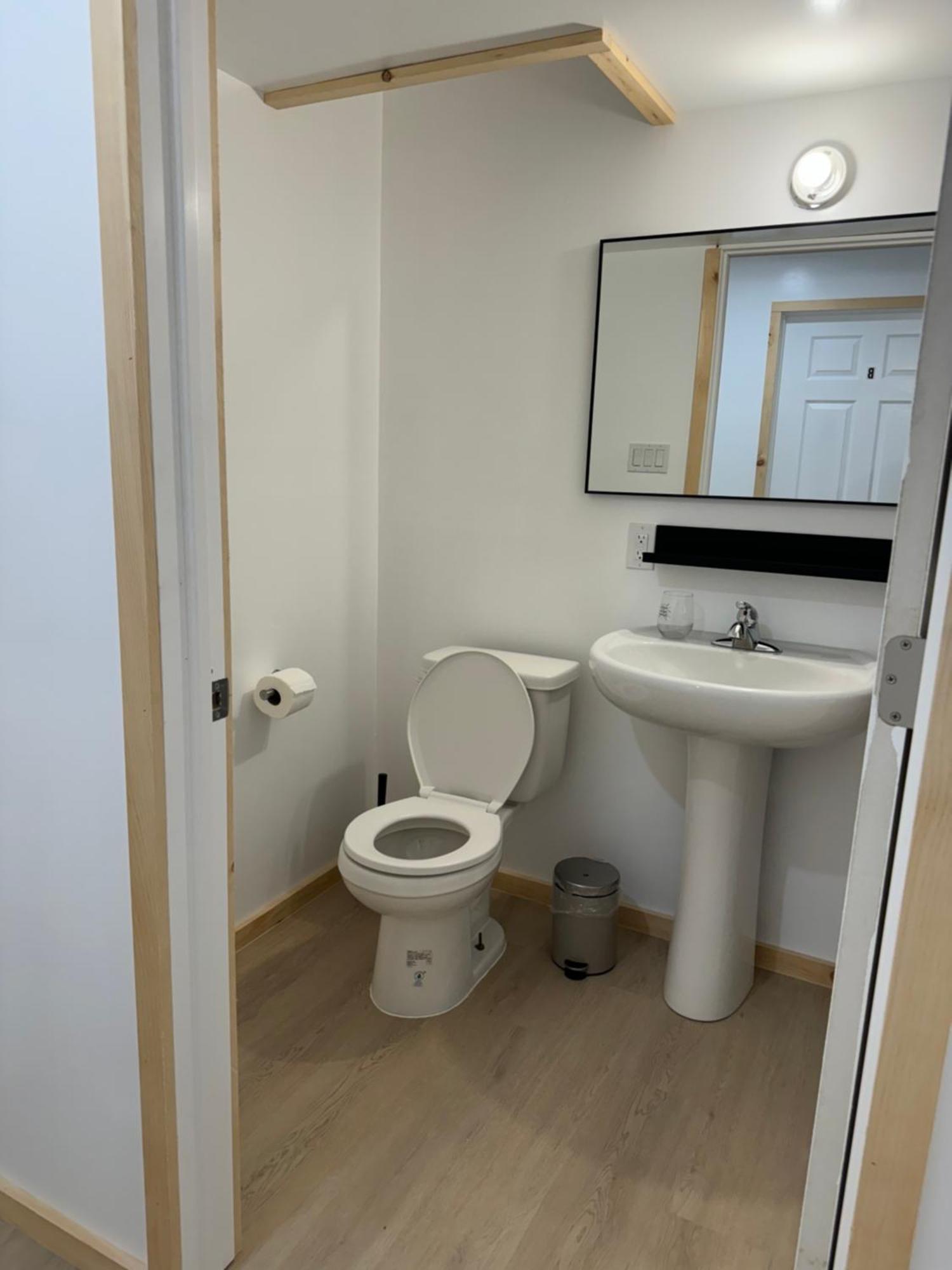 Private Entrance, Private Bathroom, Bedroom And Workspace Оттава Экстерьер фото